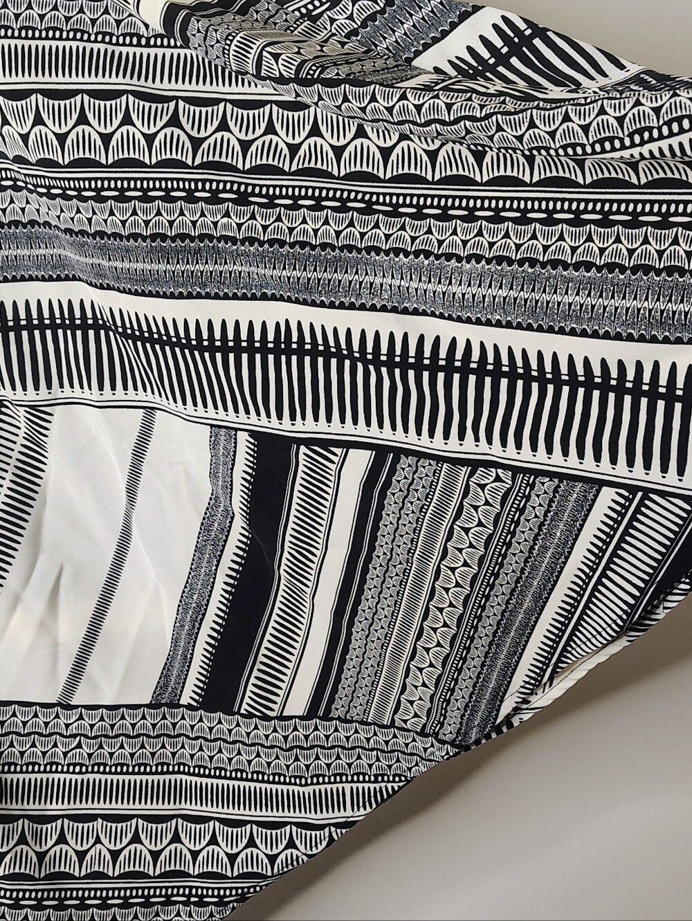 Old Navy Black White Geometric Print Asymmetrical Handkerchief Hem Midi Skirt Me - Picture 4 of 6